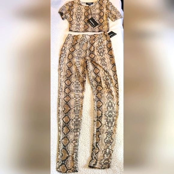 🔥NEW🔥2pc Crop Top Snake Print Set - Picture 9 of 9